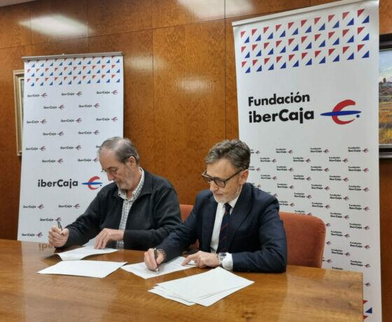 José Mayoral y José María Coiduras durante la firma