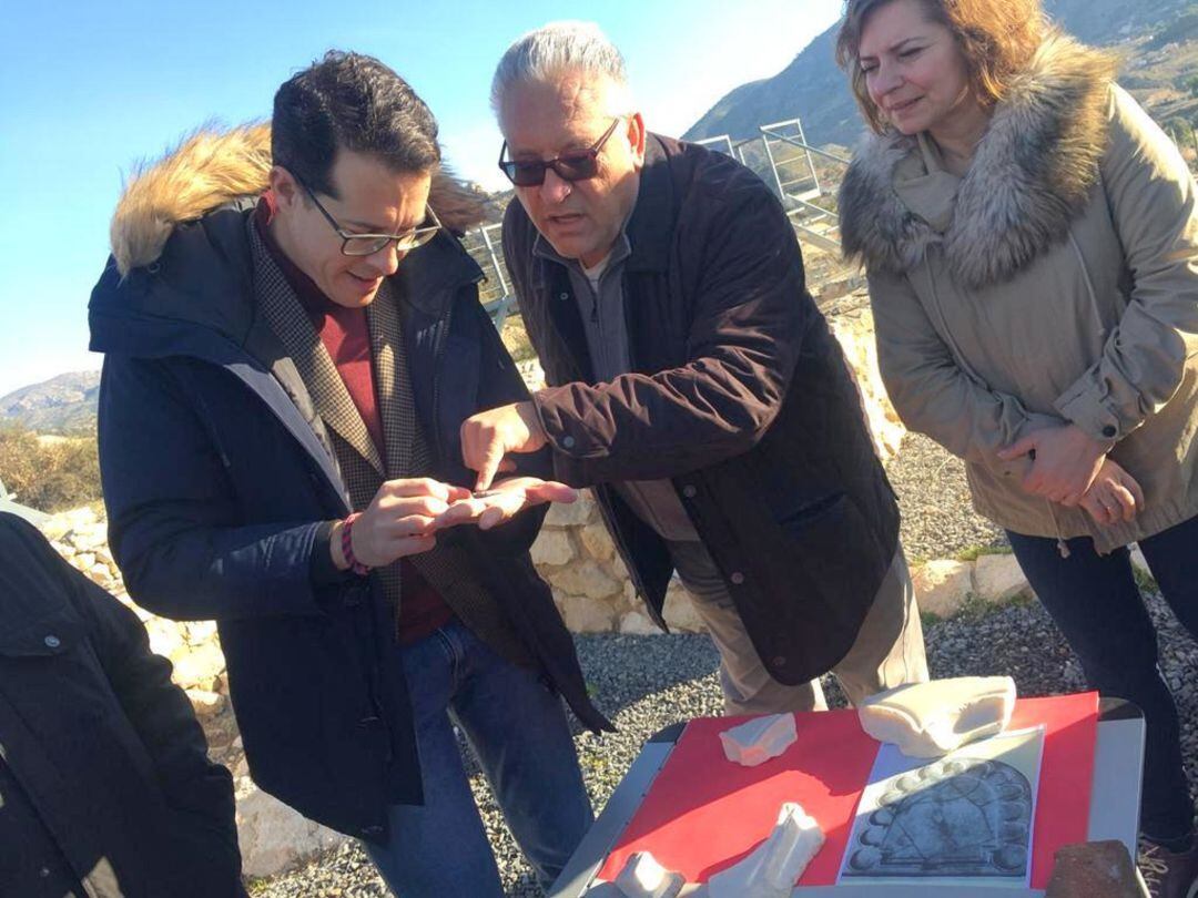 Alfaro, Poveda y Vidal en el yacimiento de Elda