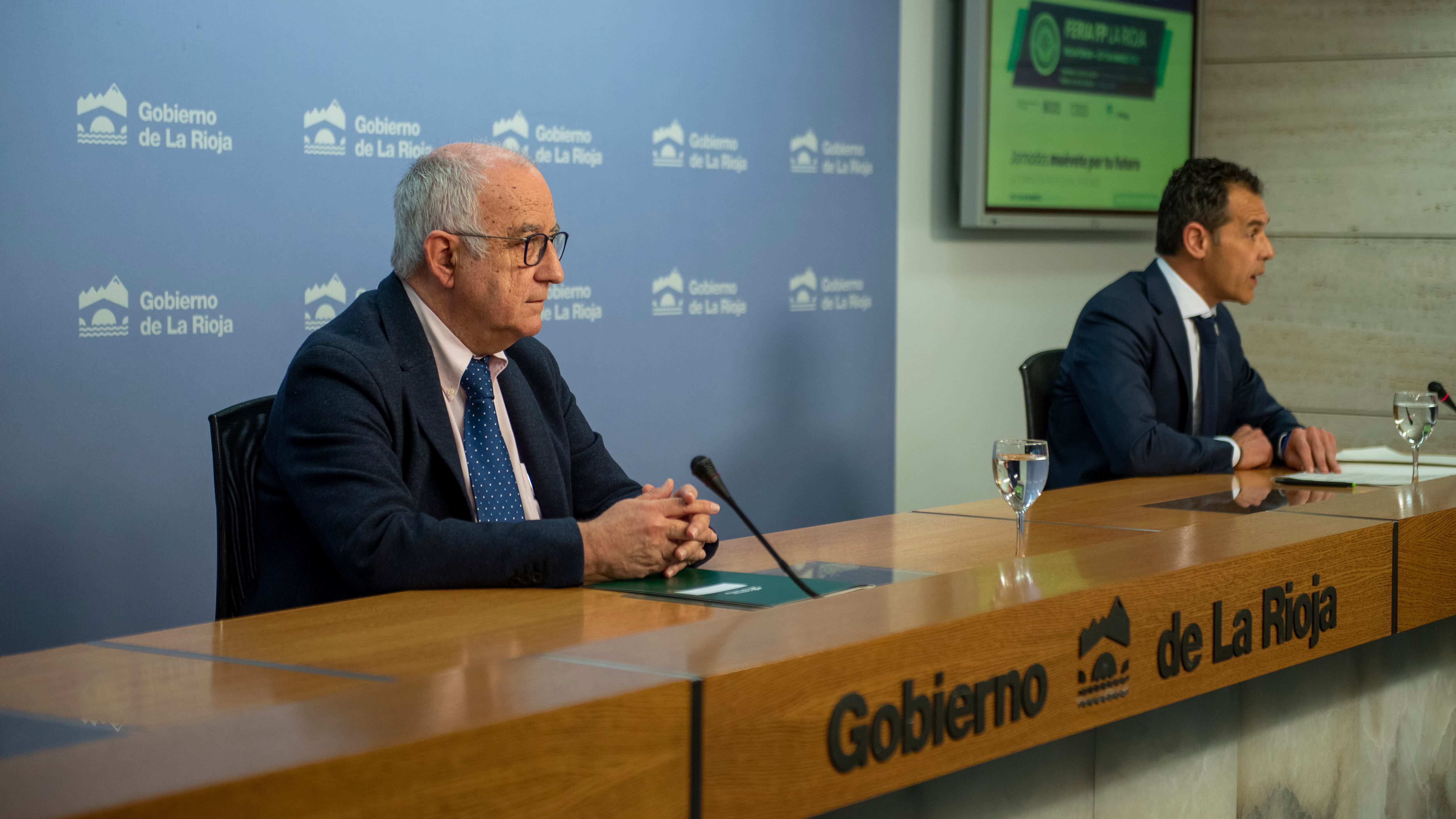 El consejero de Educación, Cultura, Deporte y Juventud, Pedro Uruñuela, y el director general de FP Integrada, Félix Alonso, presentan la nueva Feria de FP.