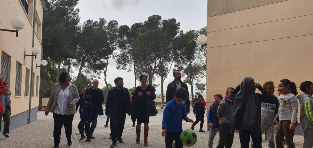 El Conseller de Educación, Vicent Marzà, visita el CEIP Sant Vicent Ferrer de Teulada.