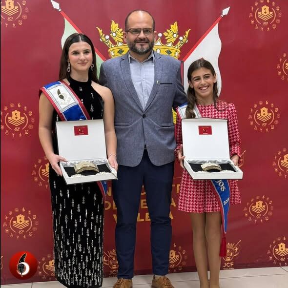 Presidente y Madrinas de los Moros Viejos