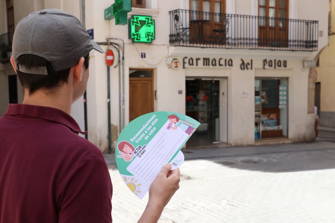 Campaña de los farmacéuticos &quot;Actúa con dos dedos de frente&quot; para combatir el calor en la Comunitat Valenciana