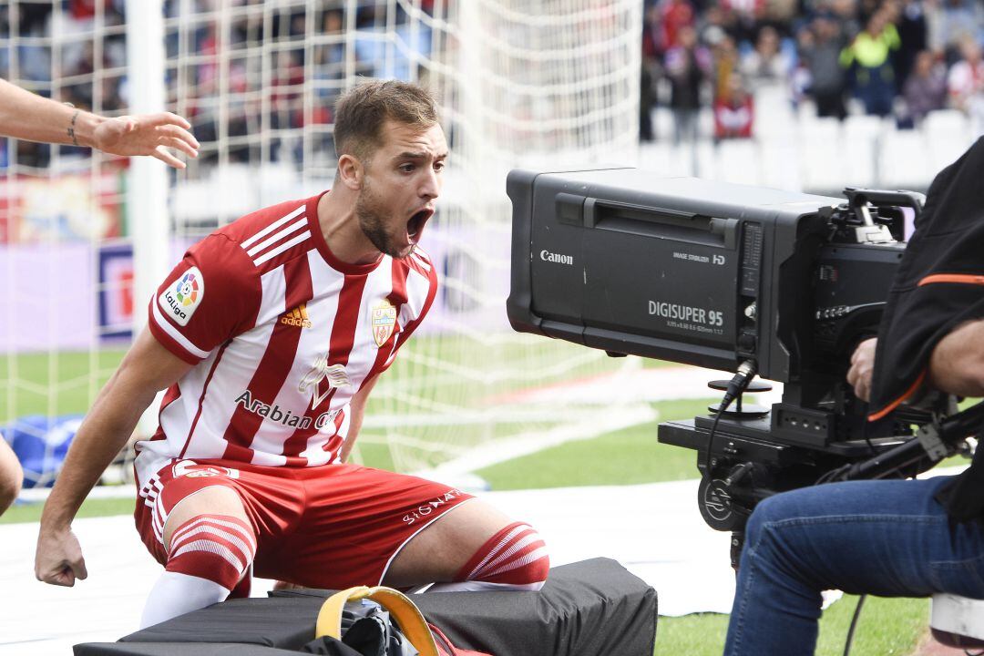 Vada celebra con rabia un gol ante el Numancia.