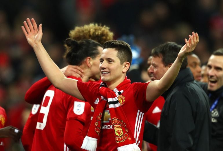 Ander Herrera celebra la Copa de la Liga conseguida este domingo