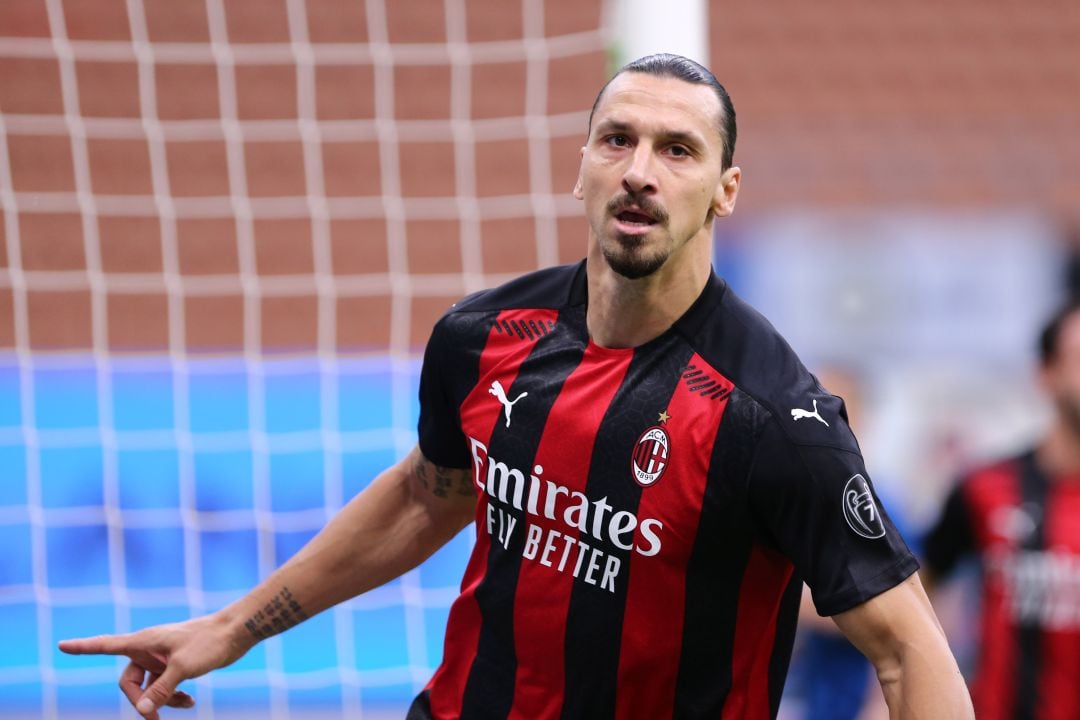 Ibrahimovic celebra su doblete en el derbi ante el Inter de Milán.