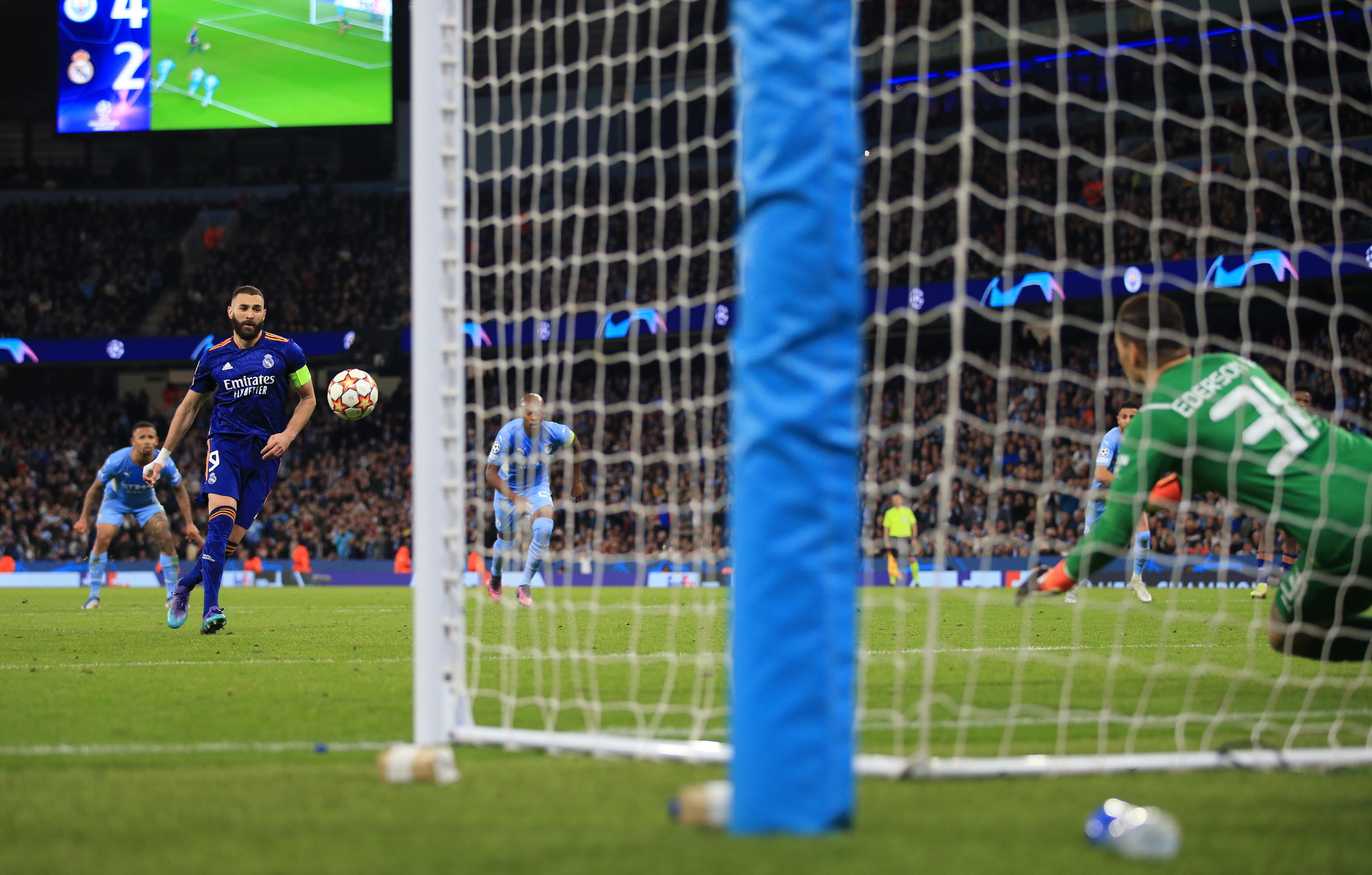 Benzema marca a lo &#039;Panenka&#039;, en los últimos minutos del City - Real Madrid