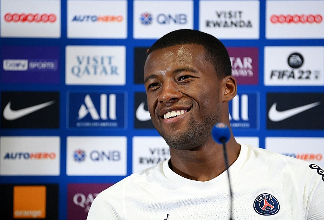 Georginio Wijnaldum en la rueda de prensa previa al partido del PSG