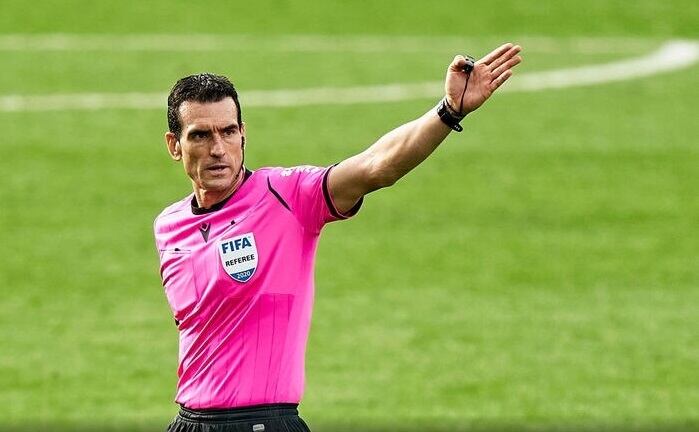 Juan Martínez Munuera durante un partido