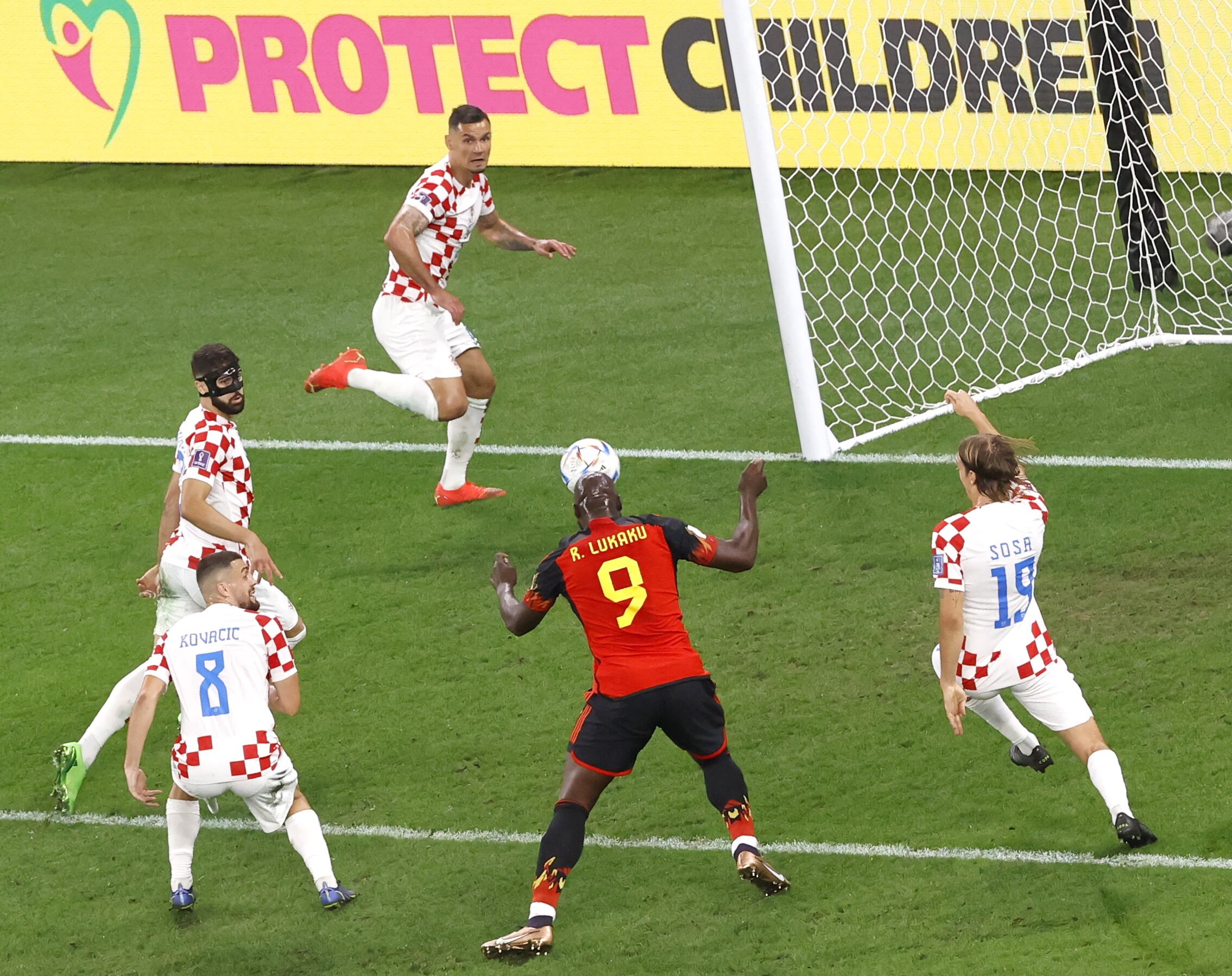 Romelu Lukaku falla una ocasión contra Croacia