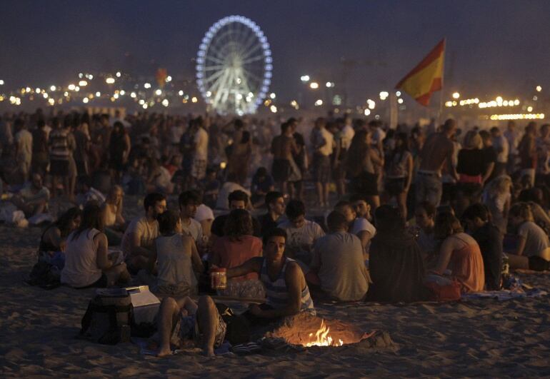 Celebración de la noche de San Juan en la playa de la Malvarrosa