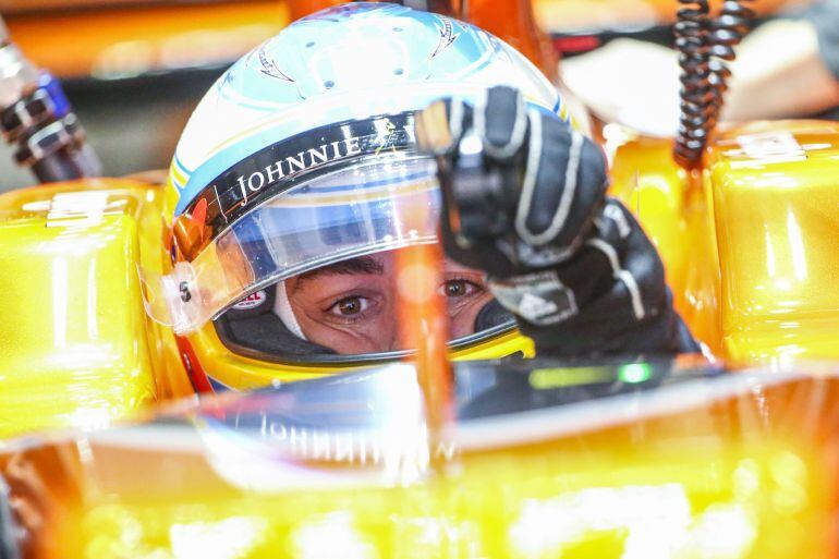 Alonso, dentro de su McLaren