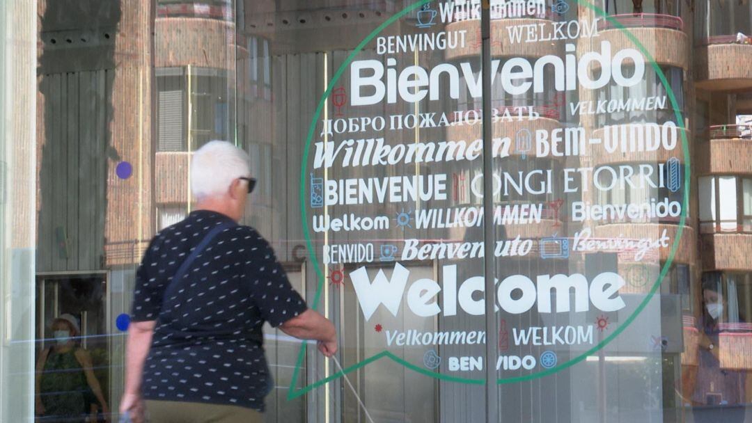 Hoteles y bares de Benidorm esperan la llegada del turista británico 