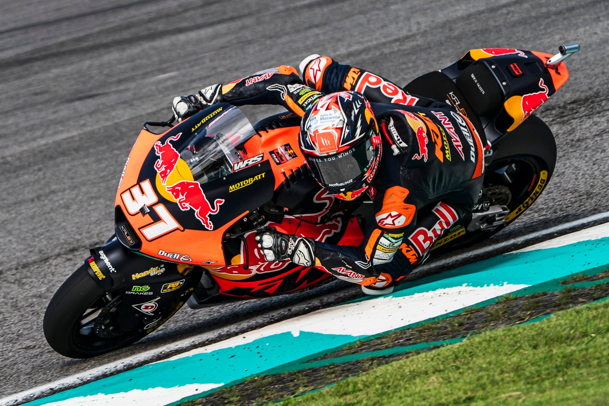 Pedro Acosta durante el GP de Sepang en el que se ha proclamado campeón del mundo de Moto2