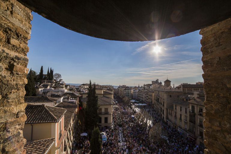 Panorámica de Plaza Nueva(Granada) el Martes Santo de 2015