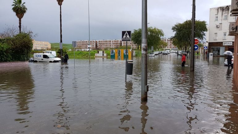 La avenida Puertas del Sur es una de las más afectadas por las inundaciones