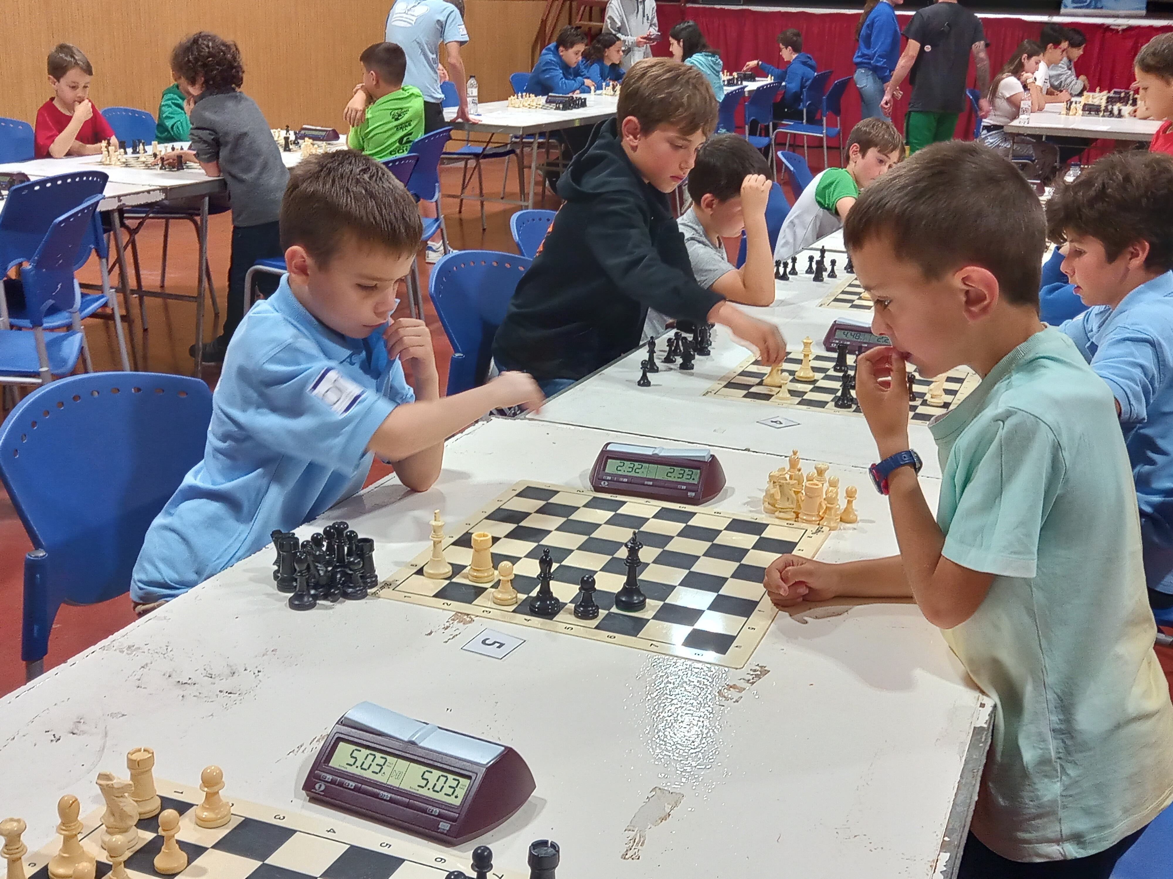 Categoría Sub 10 en el Torneo  de Ajedrez escolar &quot;Villa de Binéfar&quot;