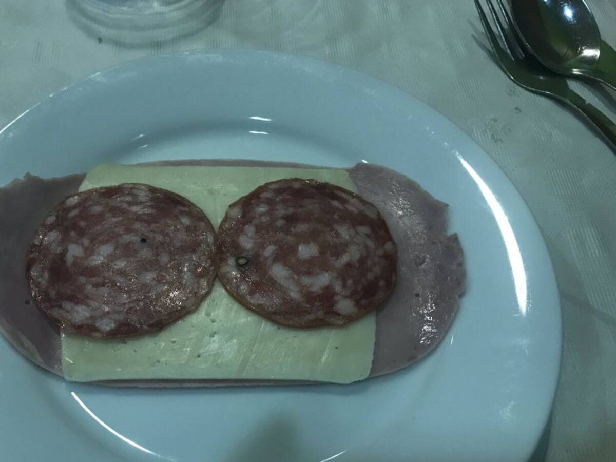 Dos lonchas de salchichón y una de queso, cena para un cardiólogo de guardia en el Clínico de Valladolid