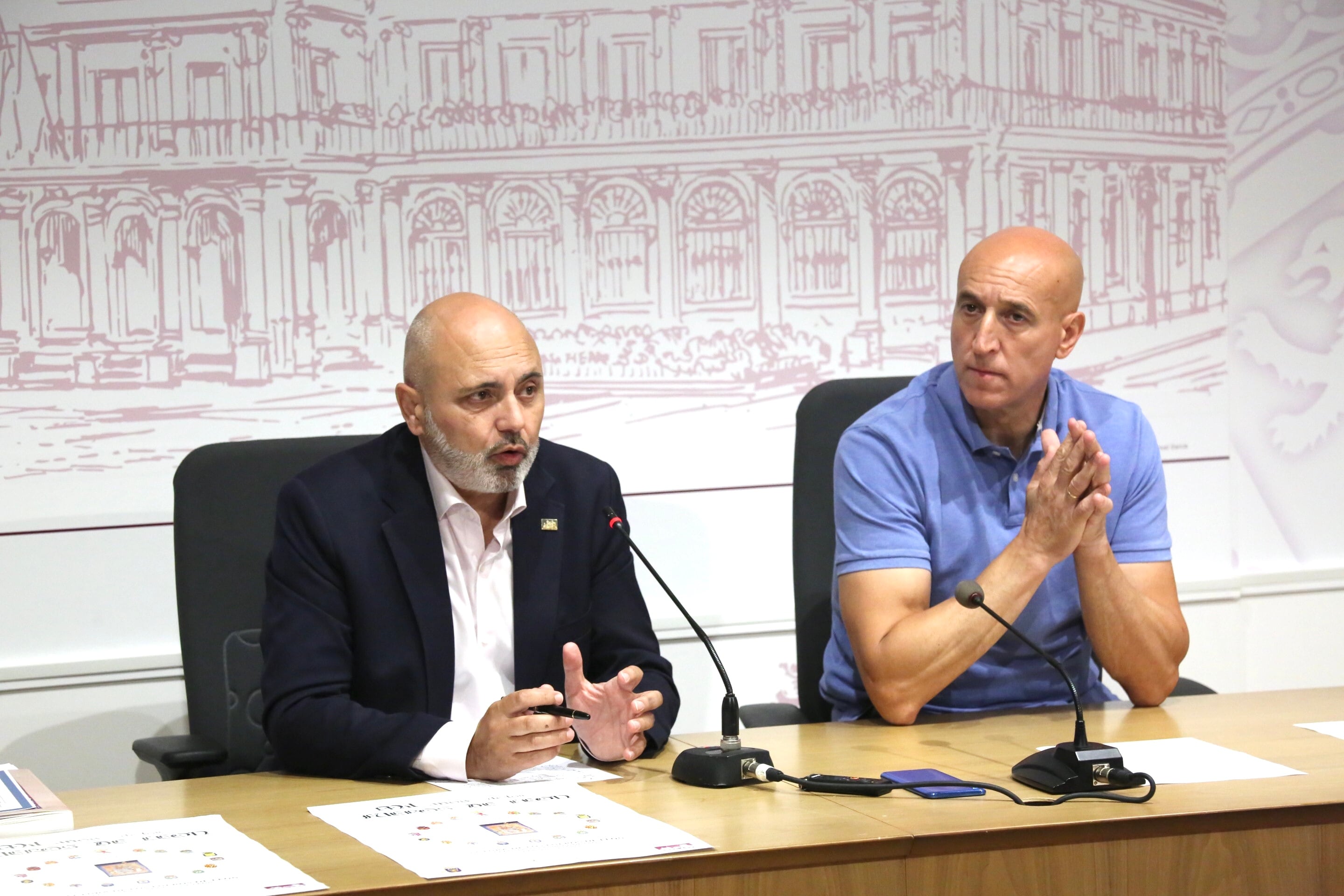 El presidente de Sofcaple, Vicente Carvajal, y el alcalde de León, José Antonio Diez, en rueda de prensa