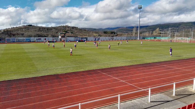 Los rojiblancos se afianzan en la séptima plaza a nueve puntos del Villaralbo. Por su parte el Barco ganó al Barbadás y sigue peleando por el play-off.