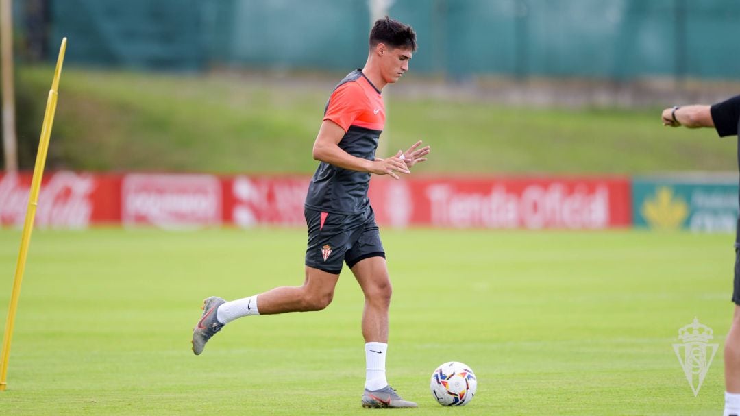 Pablo Pérez durante el entrenamiento rojiblanco de este martes.