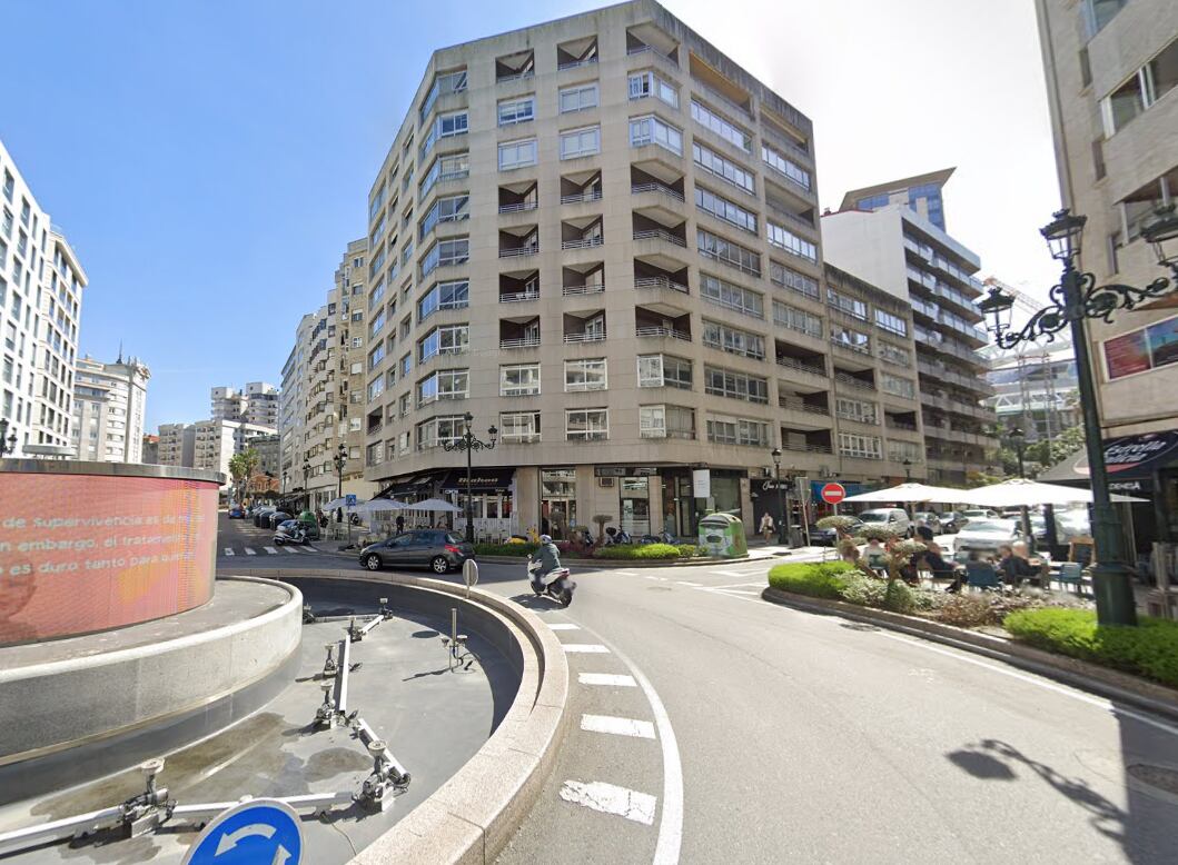 Cruce de las calles Serafín Avendaño y Rosalía de Castro en Vigo