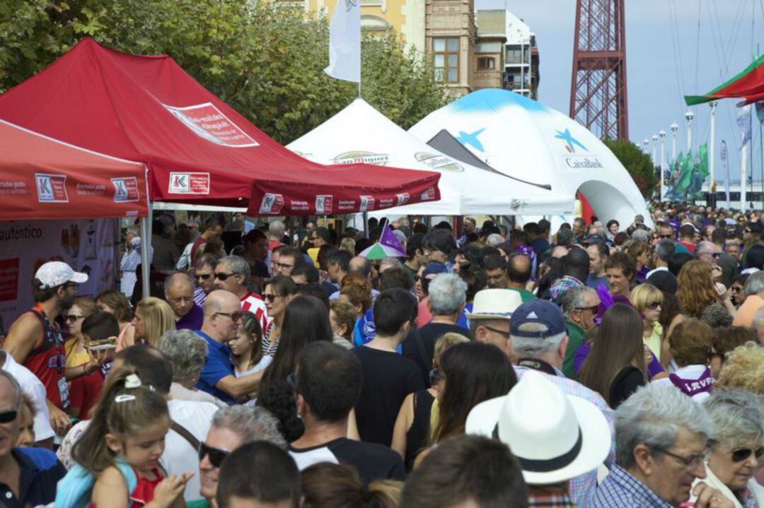 Imagen de la afición en la última regata de la temporada disputada en Portugalete