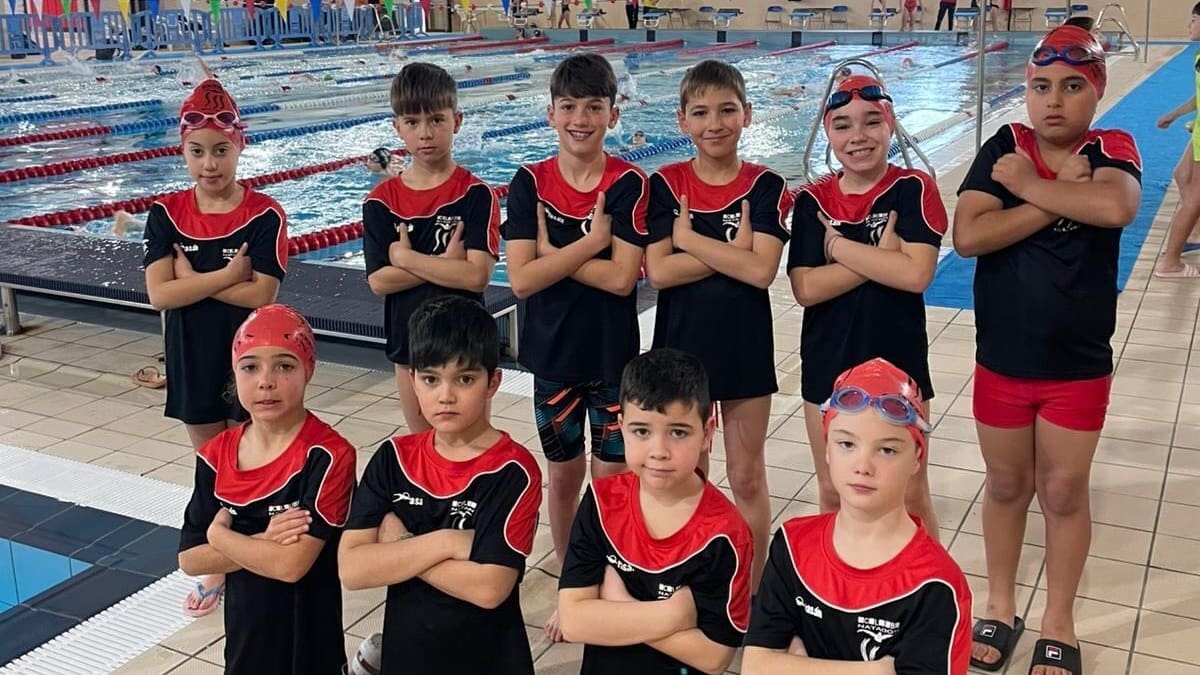 El Club Natación Elda compite en FEDDI y en la Liga Benjamín durante un intenso fin de semana