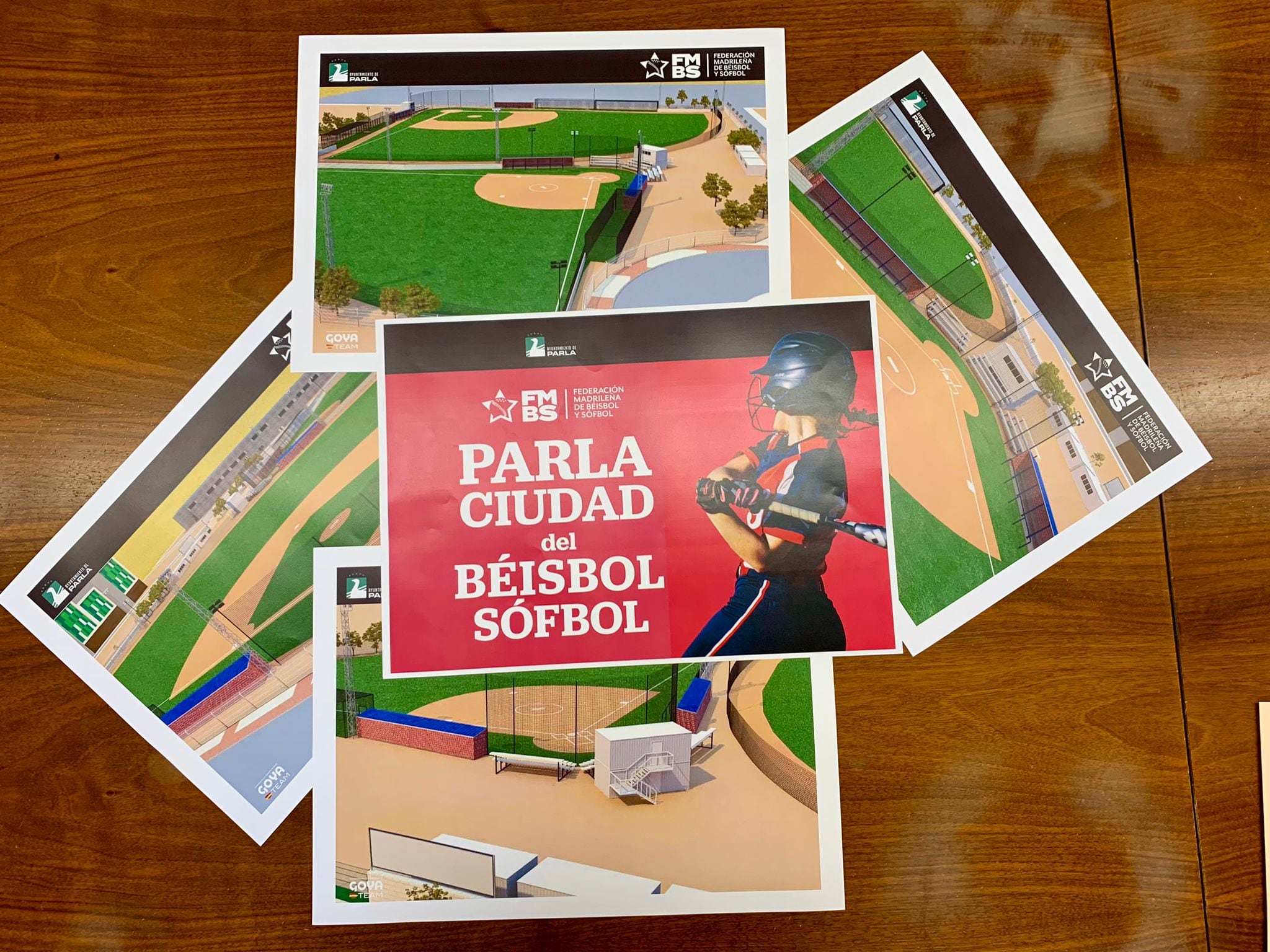 Algunos de los diseños del futuro campo de béisbol de Parla