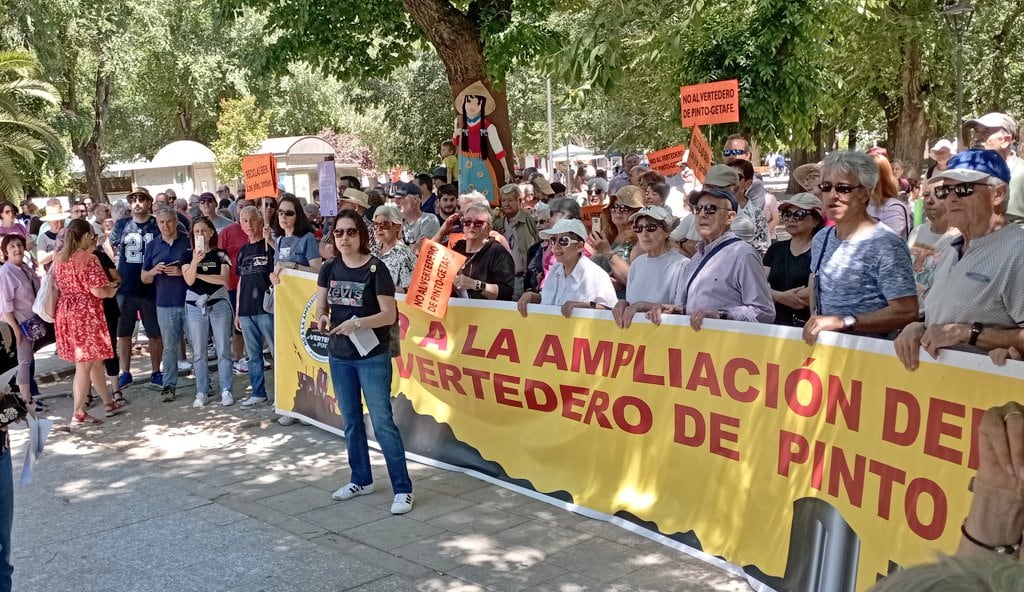 Los manifestantes han vuelto a reclamar el cierre del vertedero de Pinto