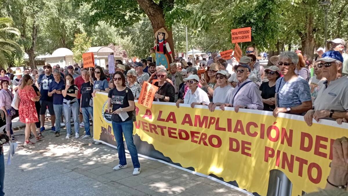 Cientos de personas vuelven a manifestarse en contra de la ampliación del vertedero de Pinto