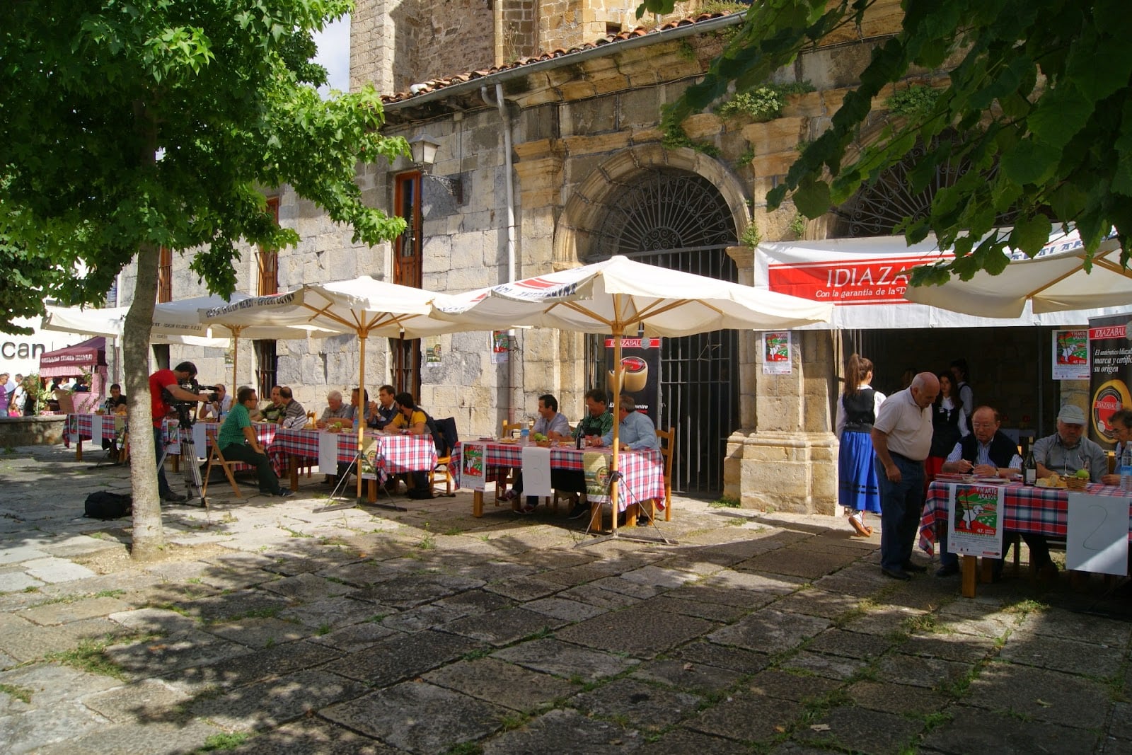 Cata de quesos del Artzain Eguna en Araia