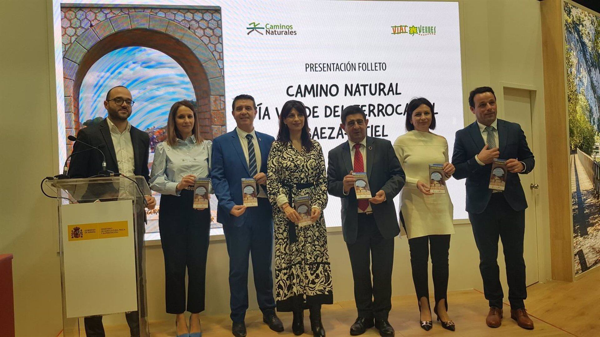 Presentación en Fitur de un nuevo folleto promociona las vías verdes del antiguo ferrocarril Baeza-Utiel