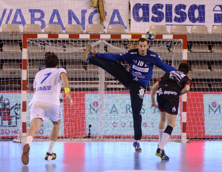 Vladimir Cupara volvió a ser determinante