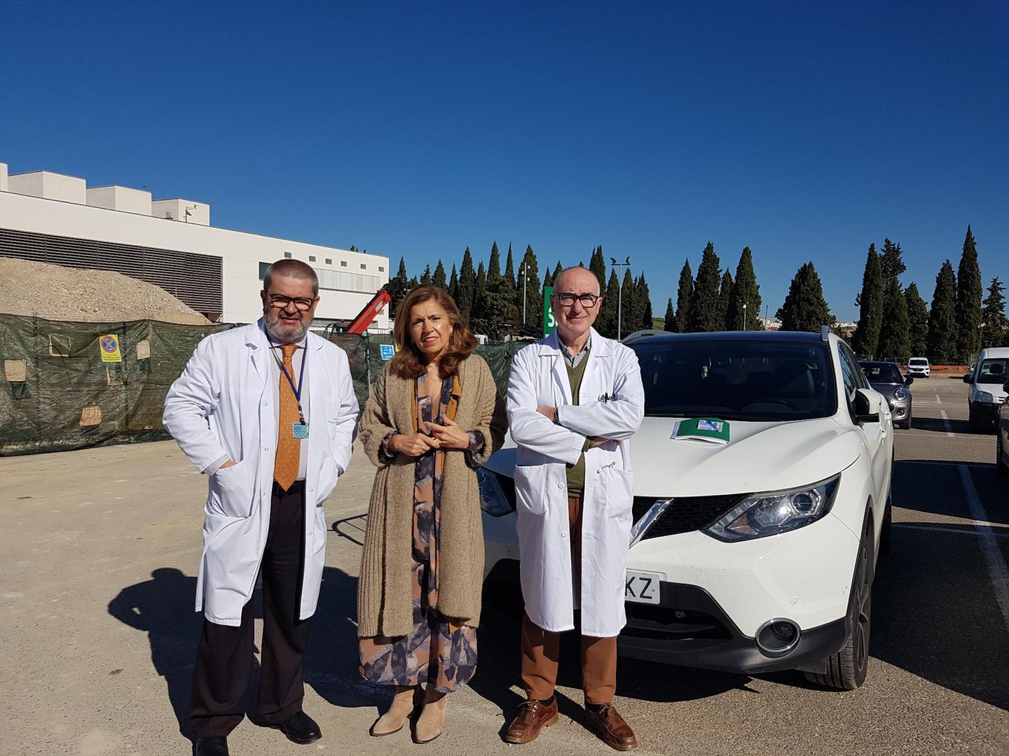 La delegada de Salud, María Jesús Botella durante su visita a las obras del Hospital de Montilla