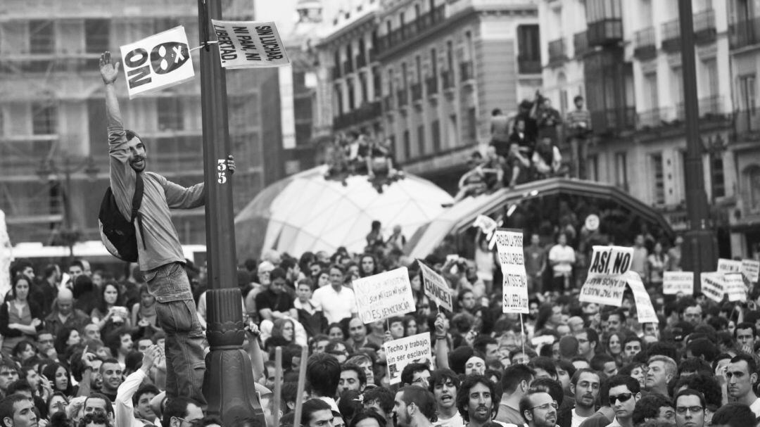 Concentración frente a la Puerta del Sol, durante las acampadas de 2011.