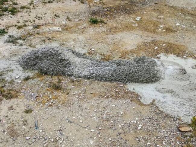 Los materiales sobrantes de las nuevas construcciones suelen acabar de esta forma. Así lo denuncia Paco Román desde su cuenta @BarriomarObs