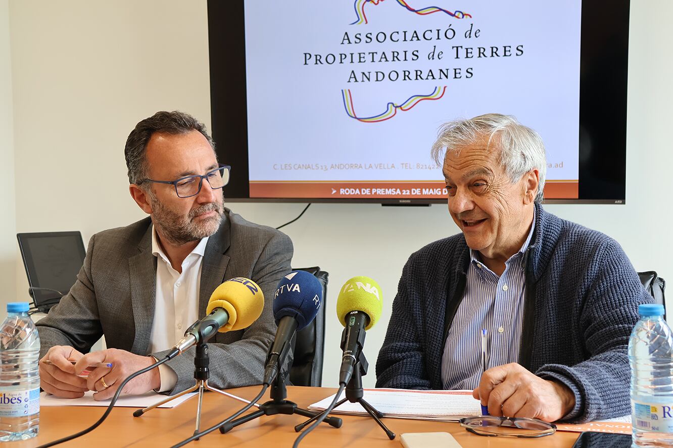 El secretari i el president de l&#039;APTA, Jordi Cerqueda, Josep Duró