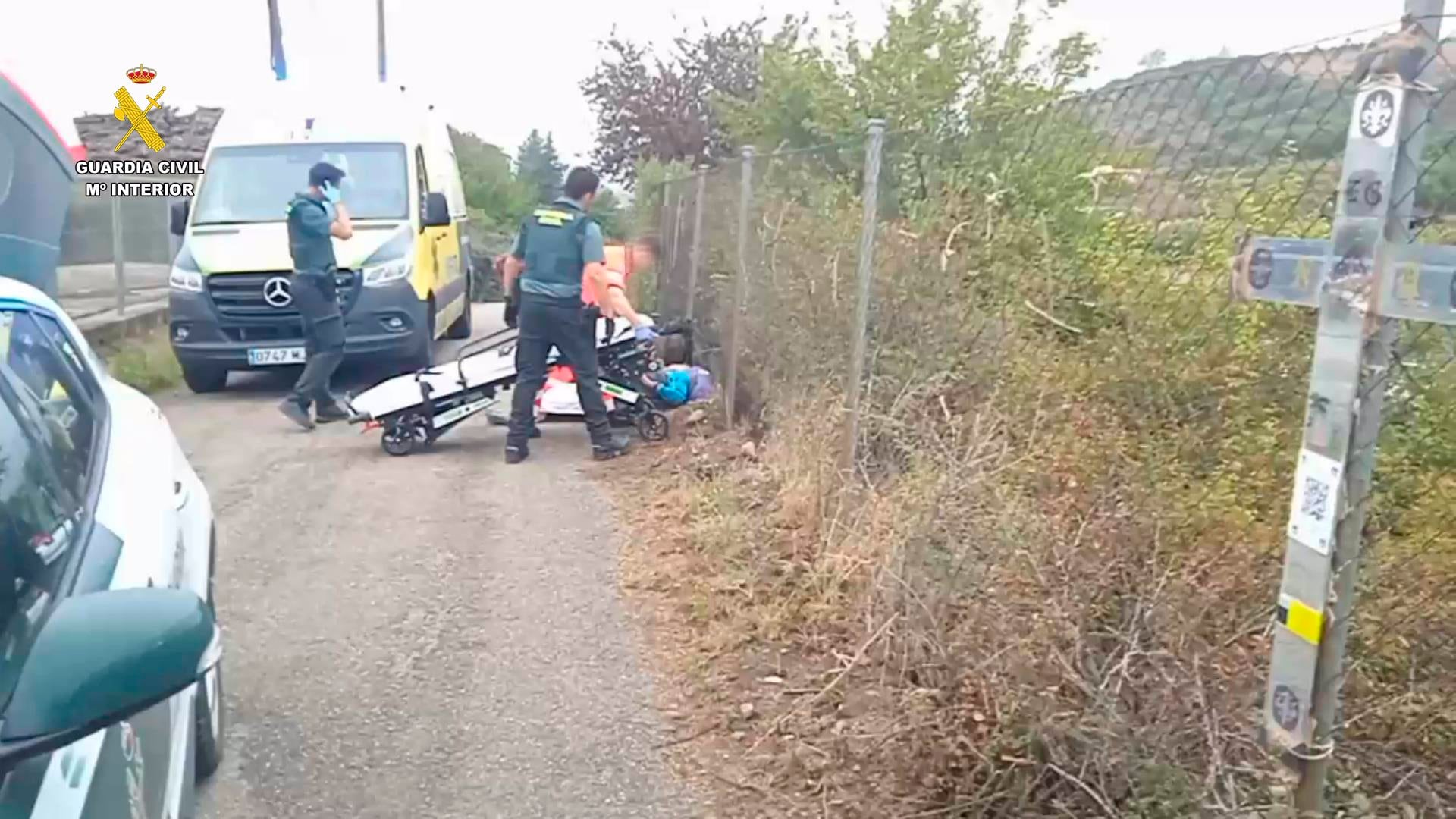 01/09/2024 La Guardia Civil, en el marco del Plan de Seguridad Jacobea 2024, ha auxiliado a un peregrino francés de 61 años, residente en Lourdes, que se encontraba herido y desorientado en el Camino de Santiago a su paso por La Rioja..
La Guardia Civil, en el marco del Plan de Seguridad Jacobea 2024, ha auxiliado este domingo a un peregrino francés de 61 años, residente en Lourdes, que se encontraba herido y desorientado en el Camino de Santiago a su paso por La Rioja, concretamente en el Alto de La Grajera, a la salida de Logroño.
SOCIEDAD ESPAÑA EUROPA LA RIOJA
GUARDIA CIVIL LA RIOJA