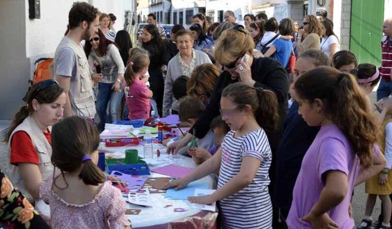 Cientos de vecinos participan cada año en las fiestas de El Alamillo