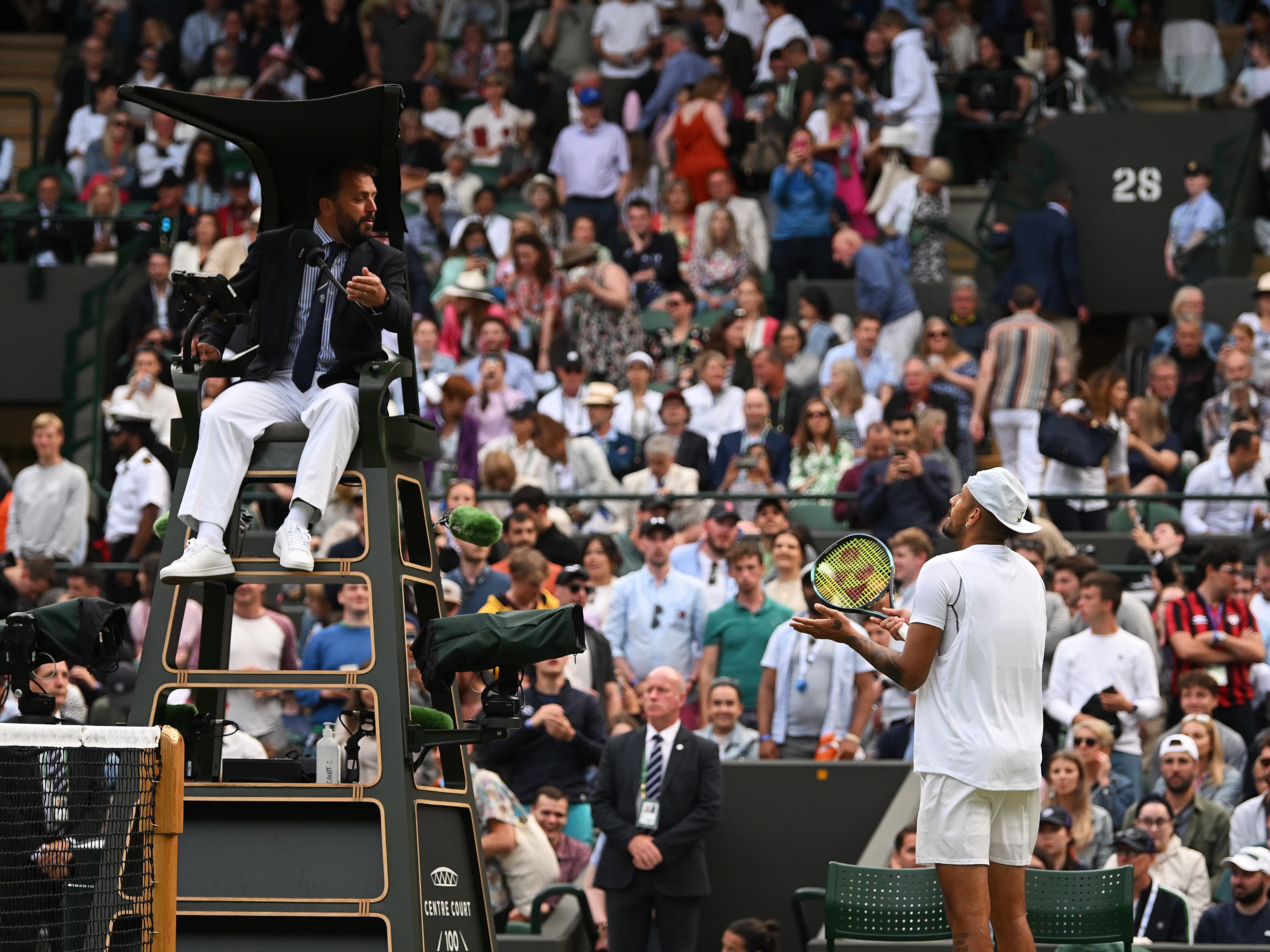 Kyrgios se queja al juez de silla durante el partido