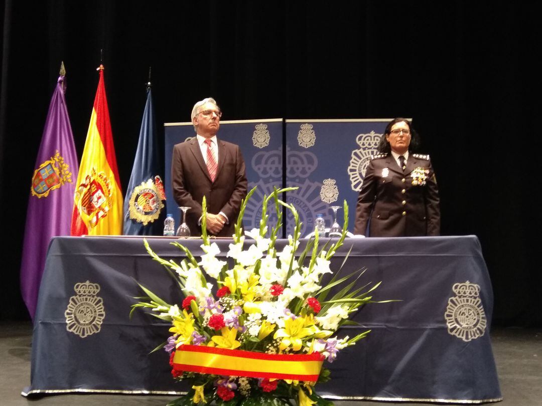 Ángel Miguel Gutiérrez, subdelegado del Gobierno en Palencia y Montserrat Marín, Comisaria Provincial