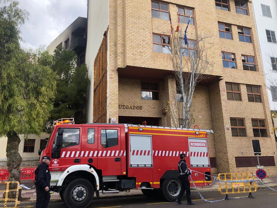 Imagen del edificio de los Juzgados tras el incendio