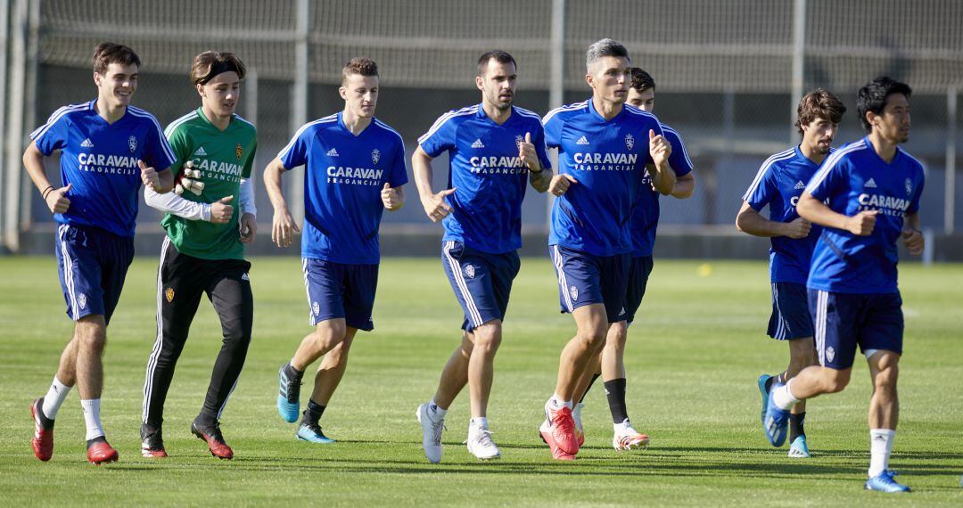 Los jugadores del Real Zaragoza entrenando en su regreso a la Ciudad Deportiva