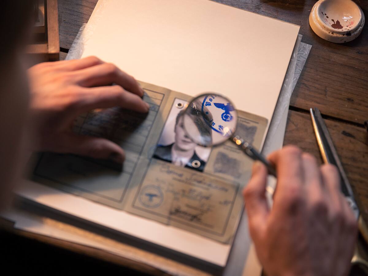 'El falsificador de pasaportes': el biopic de Cioma Schonhaus, un soñador en tiempos de masacre