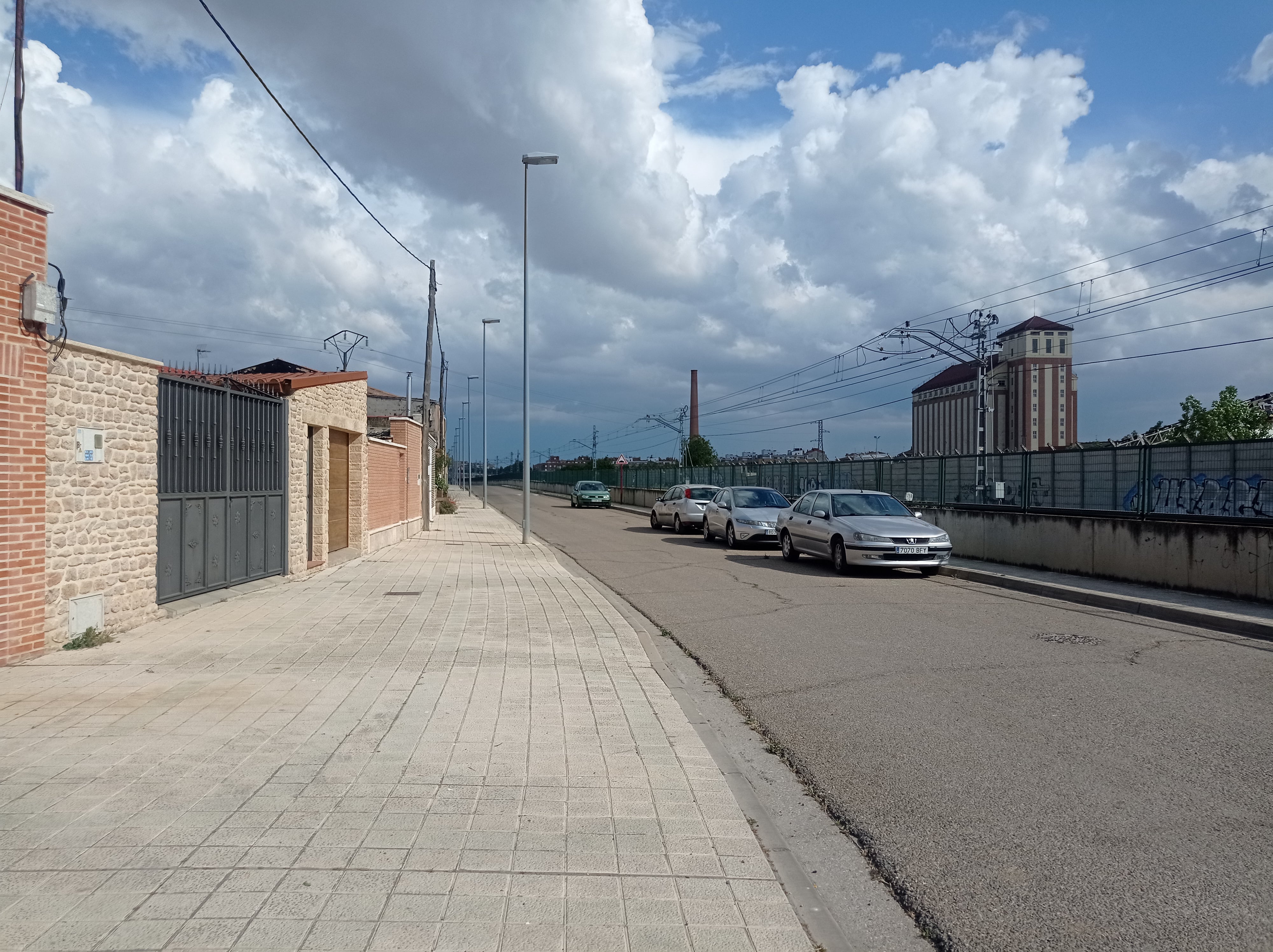 Calle Camino de Husillos que prácticamente desaparece con las construcción del muro