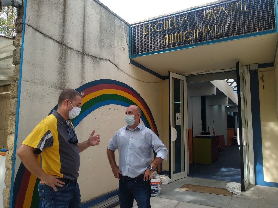 El alcalde en funciones, José Sousa, visita las obras de la Escuela Infantil Charlie Rivel.
