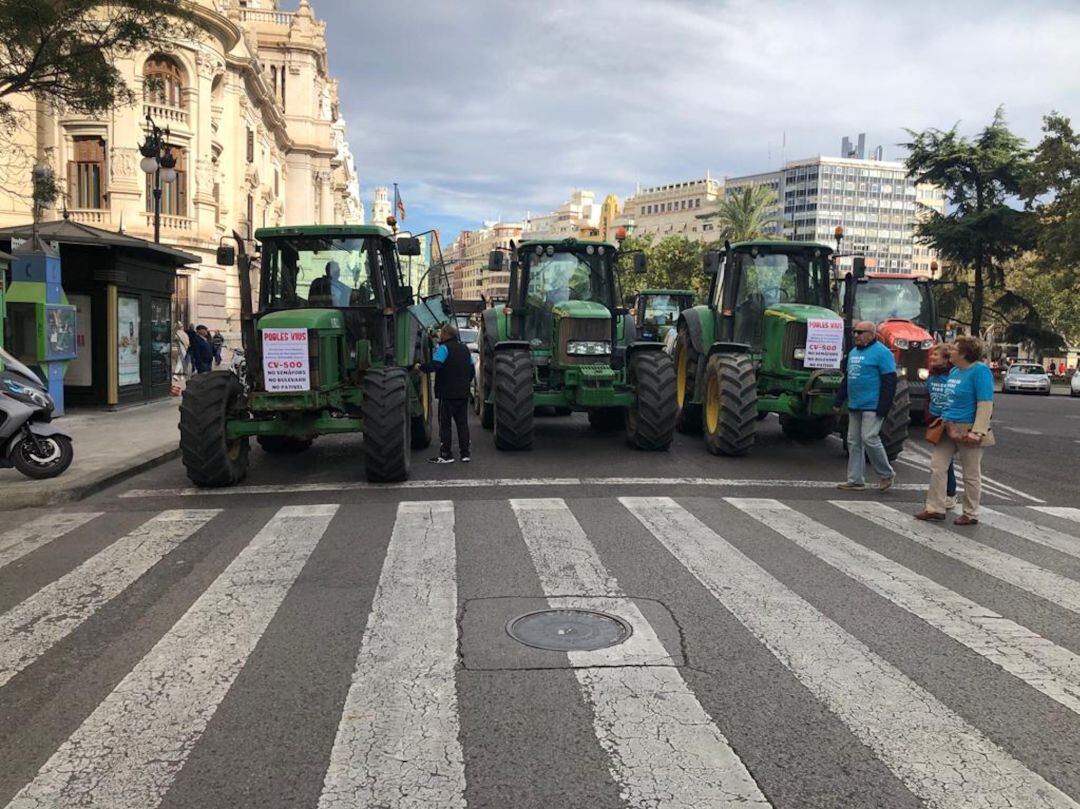 Tractores en la Plaza del Ayuntamiento