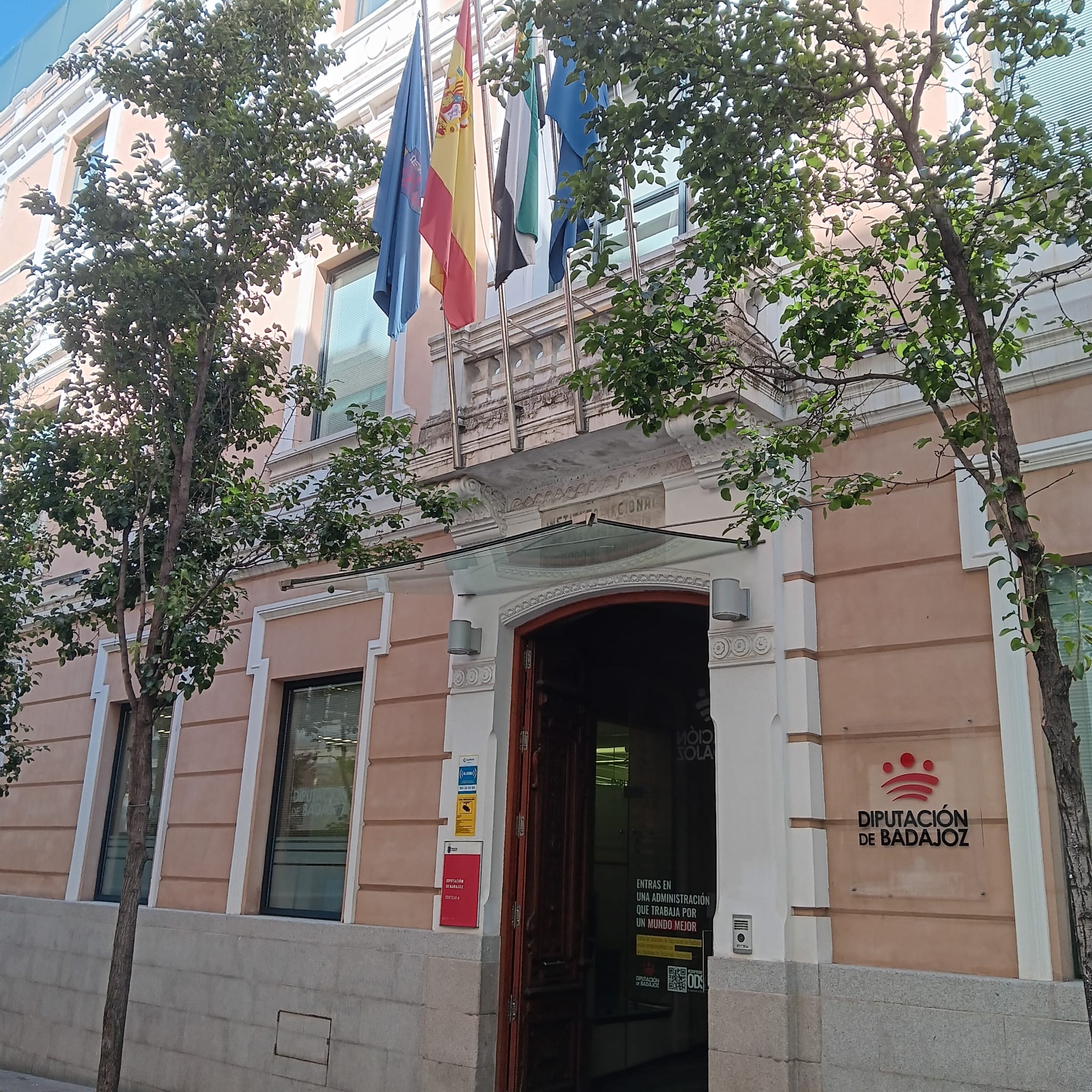 Fachada de la Diputación de Badajoz.