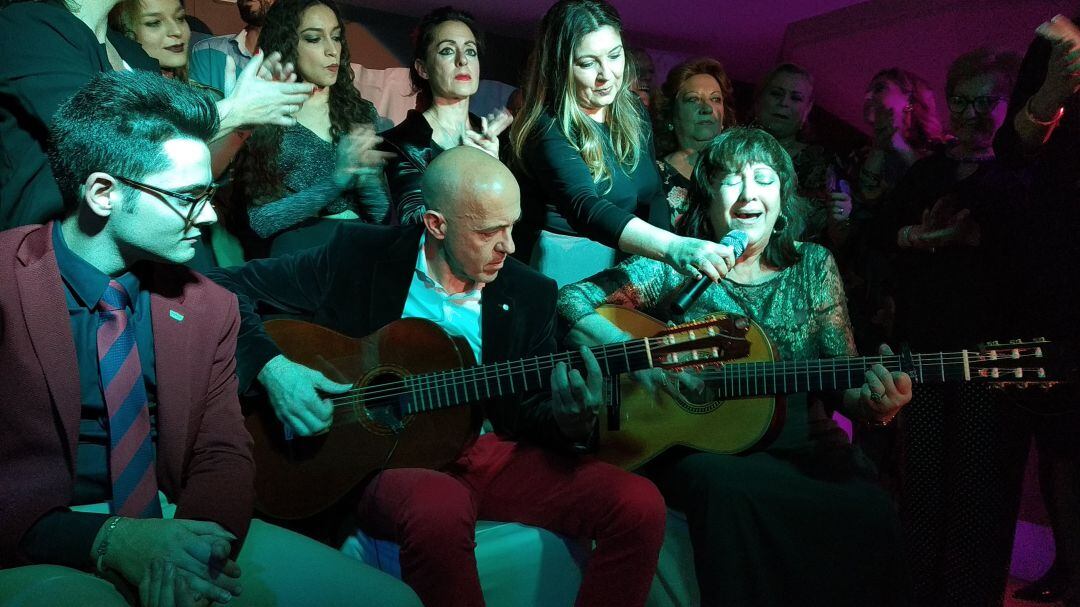Un momento del fin de fiesta en el Hotel Alborán de Algeciras durante el homenaje a Beatriz Calderón