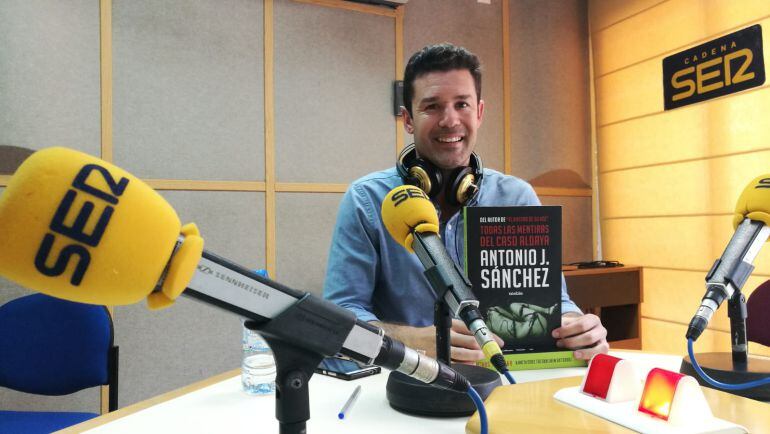 Antonio J. Sánchez, autor de &#039;Toda la verdad sobre el caso Aldaya&#039;, en Radio Huelva.